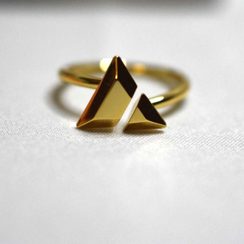 NIB Jewely Hunt Geometric Split Triangle Mirrored Gold Tone Metal Size 7 Ring